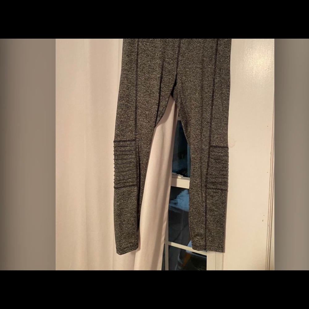 Women’s yoga pants